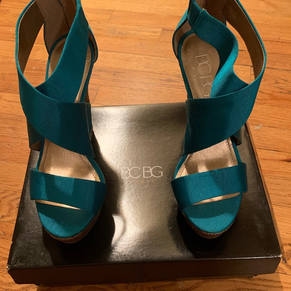 BCBG WEDGES